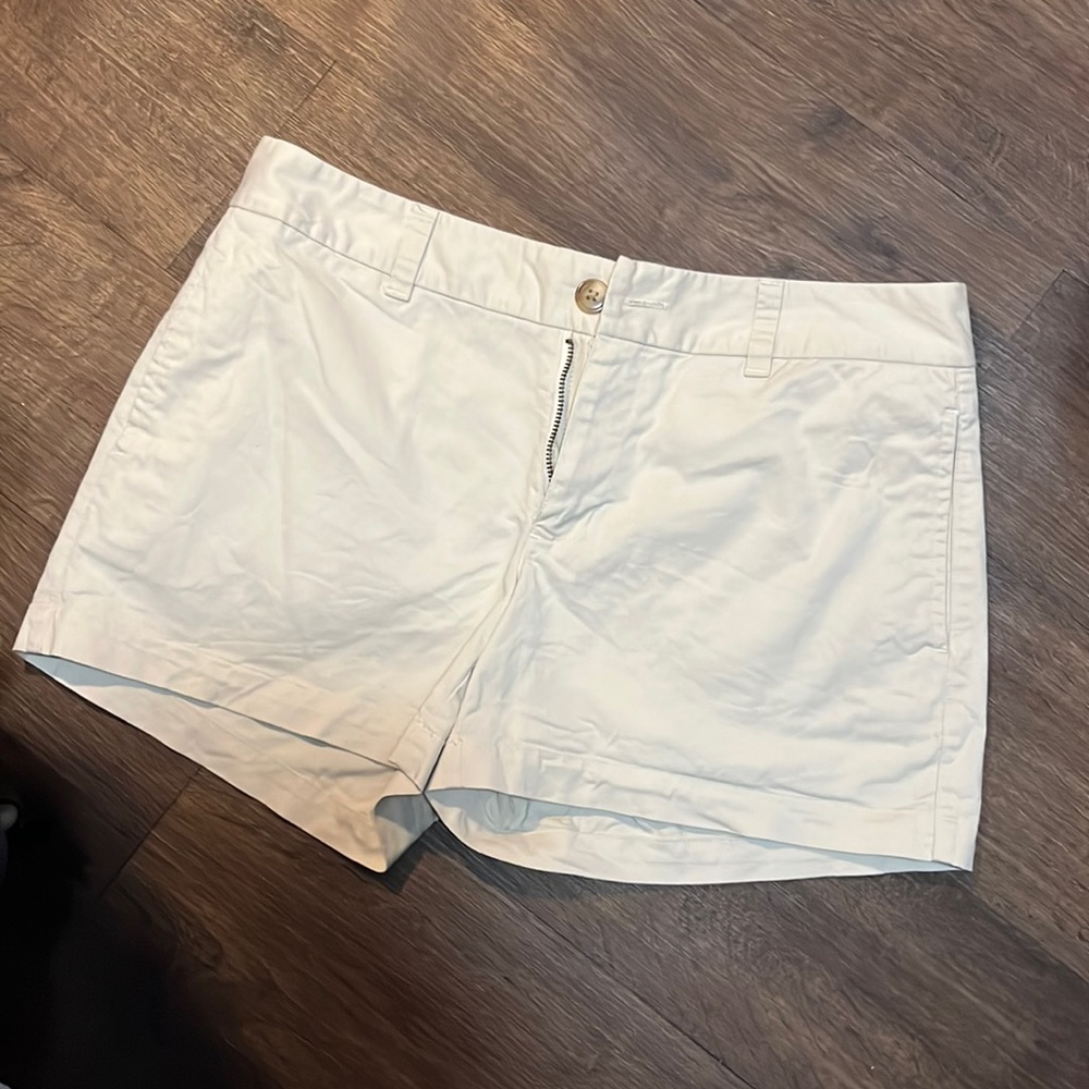 ⭐️ 3 for $25 ⭐️ Gap Khaki shorts size 6
